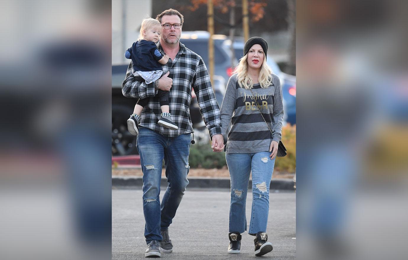 Tori Spelling And Dean McDermott Hold Hands While Christmas Shopping