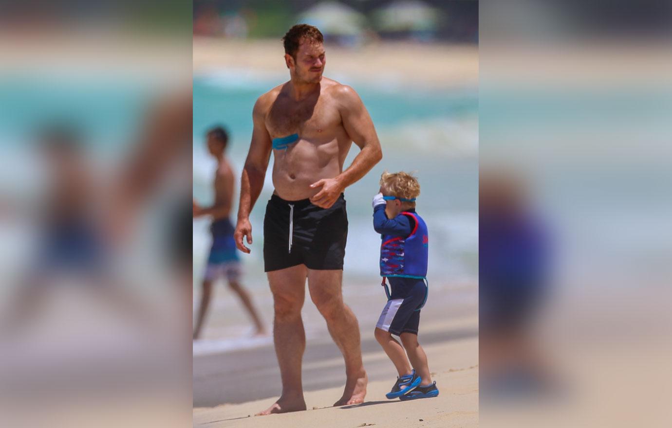 chris pratt shirtless beach body pics