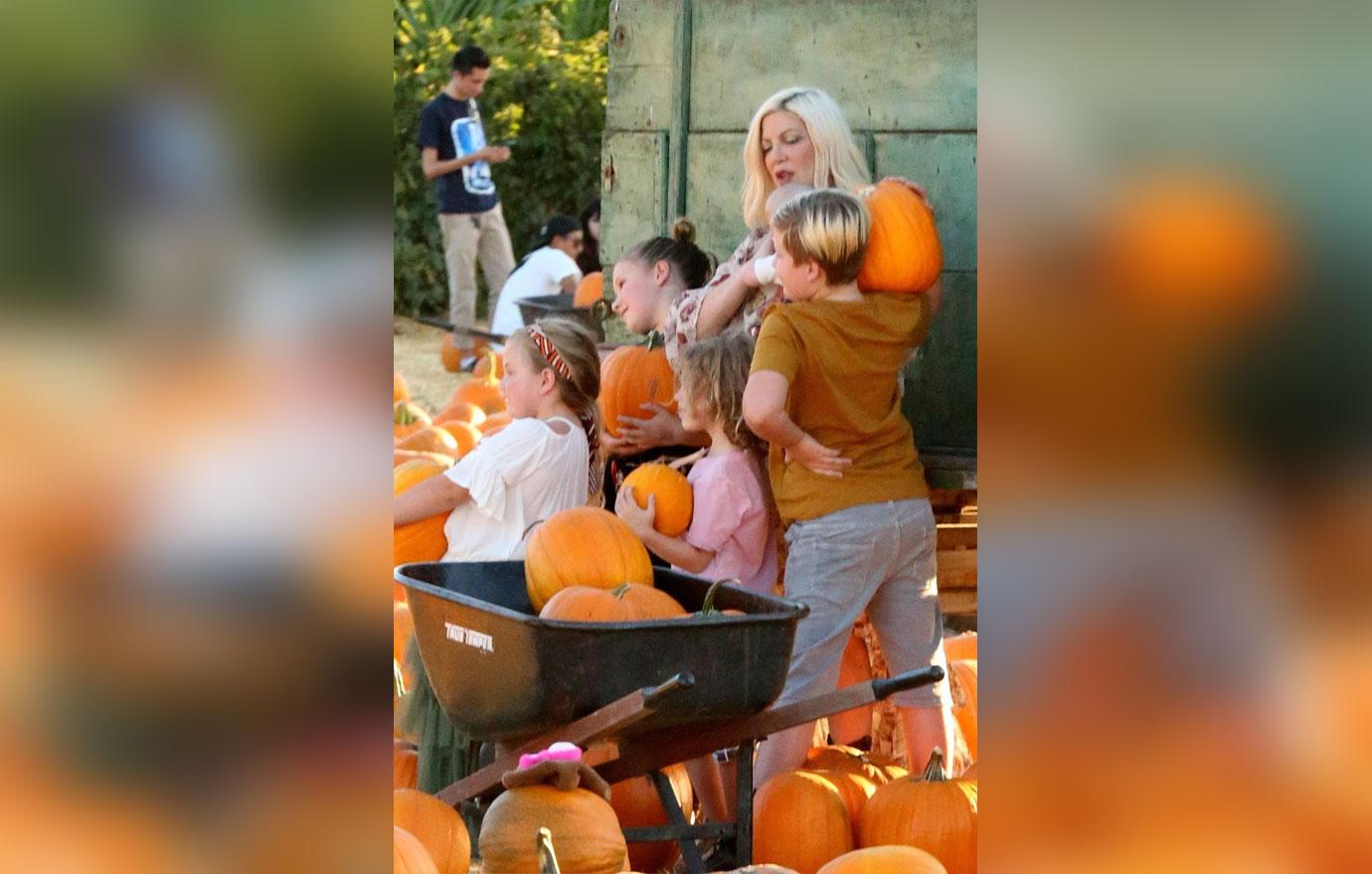 Tori Spelling Dean kids pumpkin patch