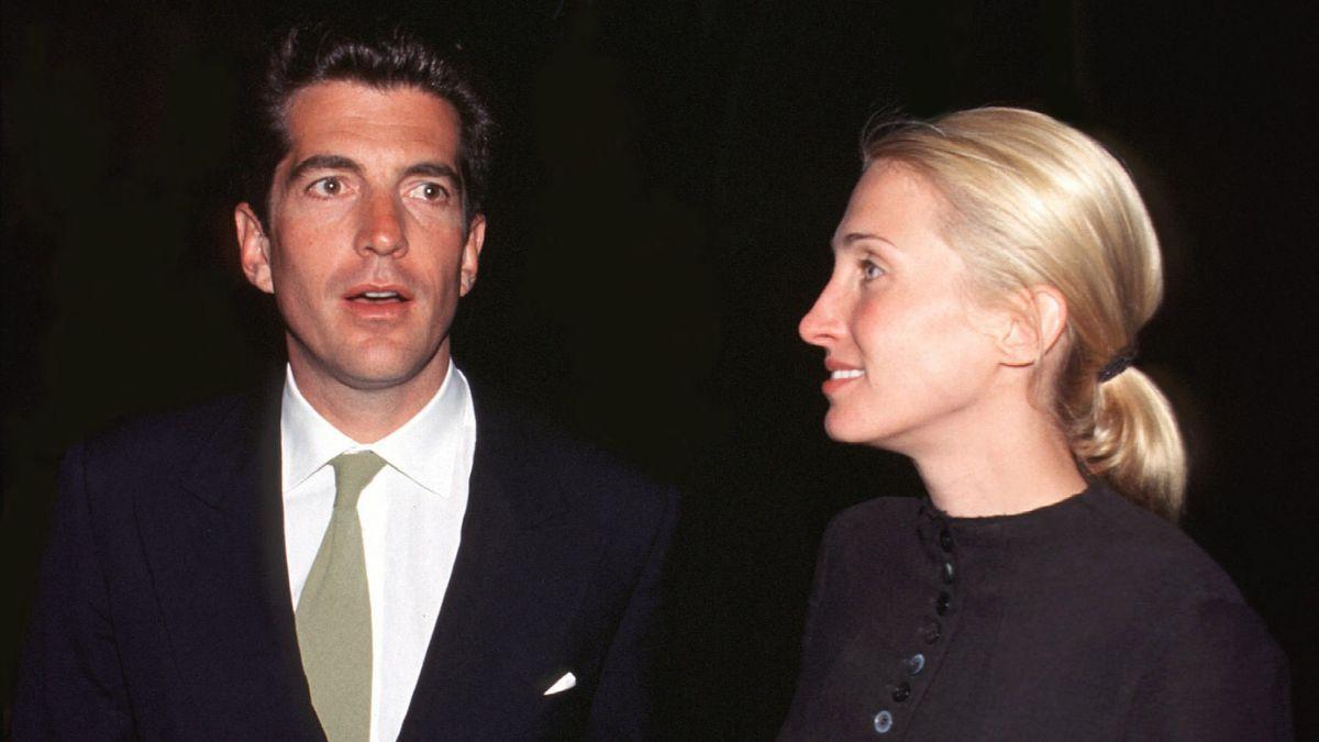 Photo of JFK Jr. and Carolyn Bessette