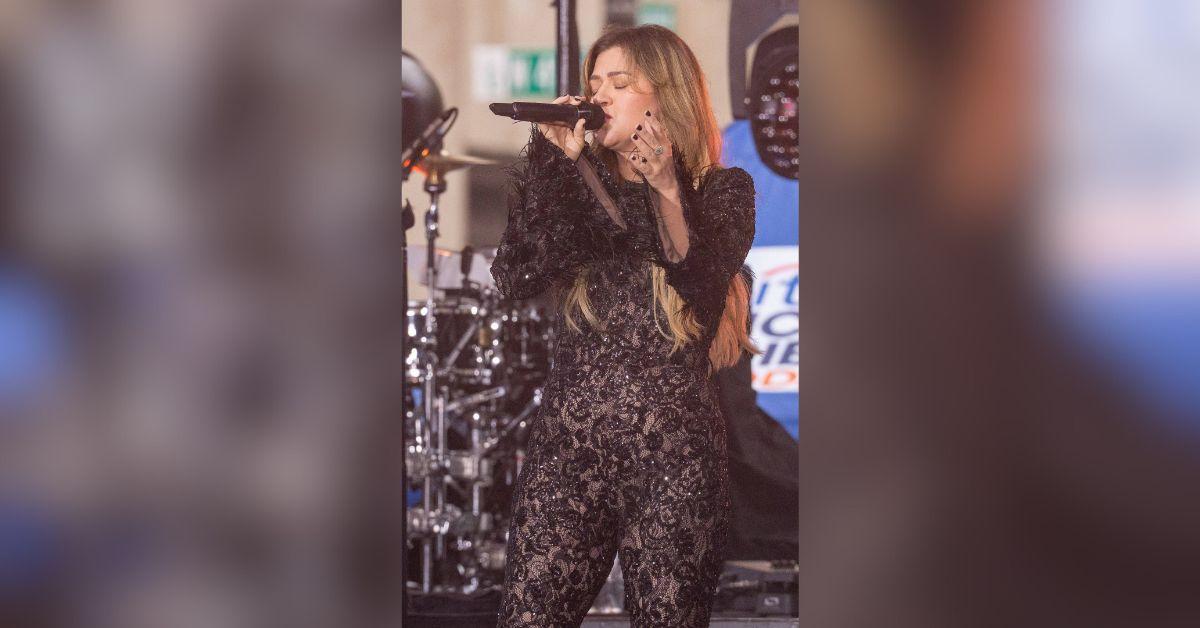 Photo of Kelly Clarkson