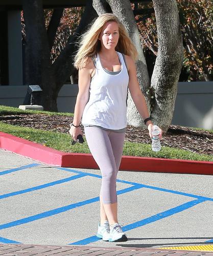 Barefaced Beauty Kendra Wilkinson Hits The Gym
