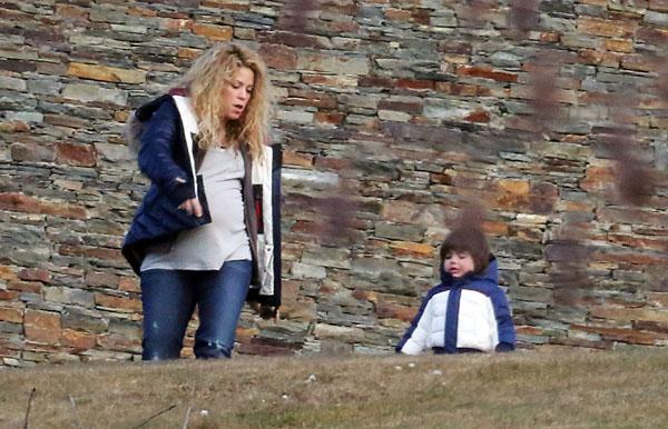 Shakira Baby Bump Spain