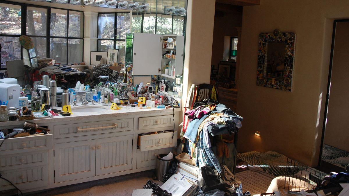 picture of inside gene Hackman's house
