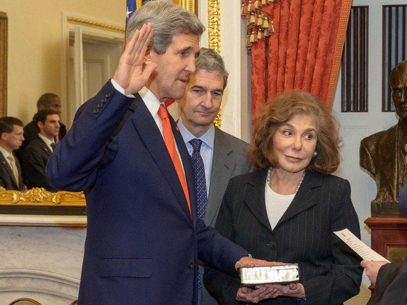 //teresa heinz kerry john kerry swear in