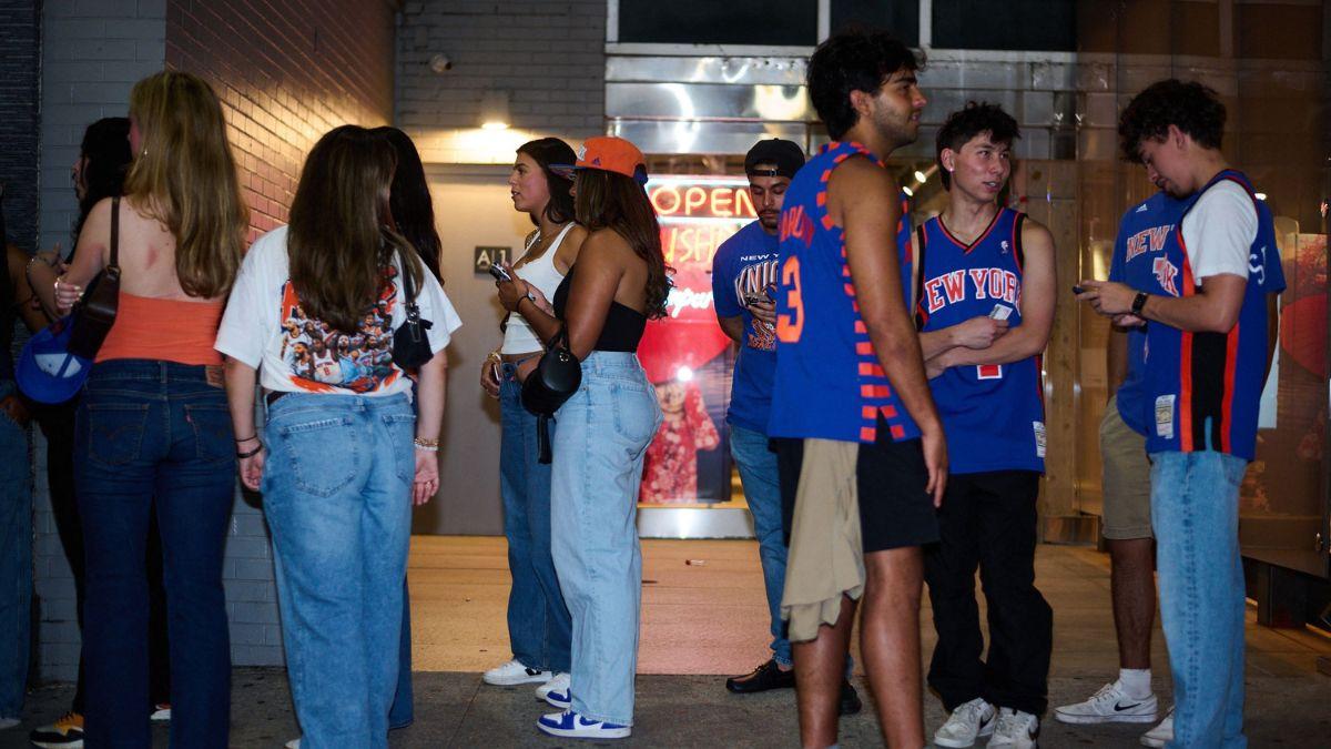 A photo of New York Knicks fans