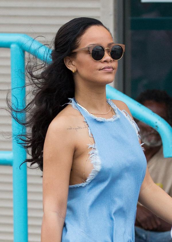 https://media.radaronline.com/brand-img/zp0rFCIN6/0x0/2015/12/Rihanna-Nude-side-Boob-Nipple-Dress-Barbados-007.jpg