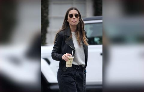 //Glum Jessica Biel Steps Out Amid Justin Timberlake Cheating Scandal