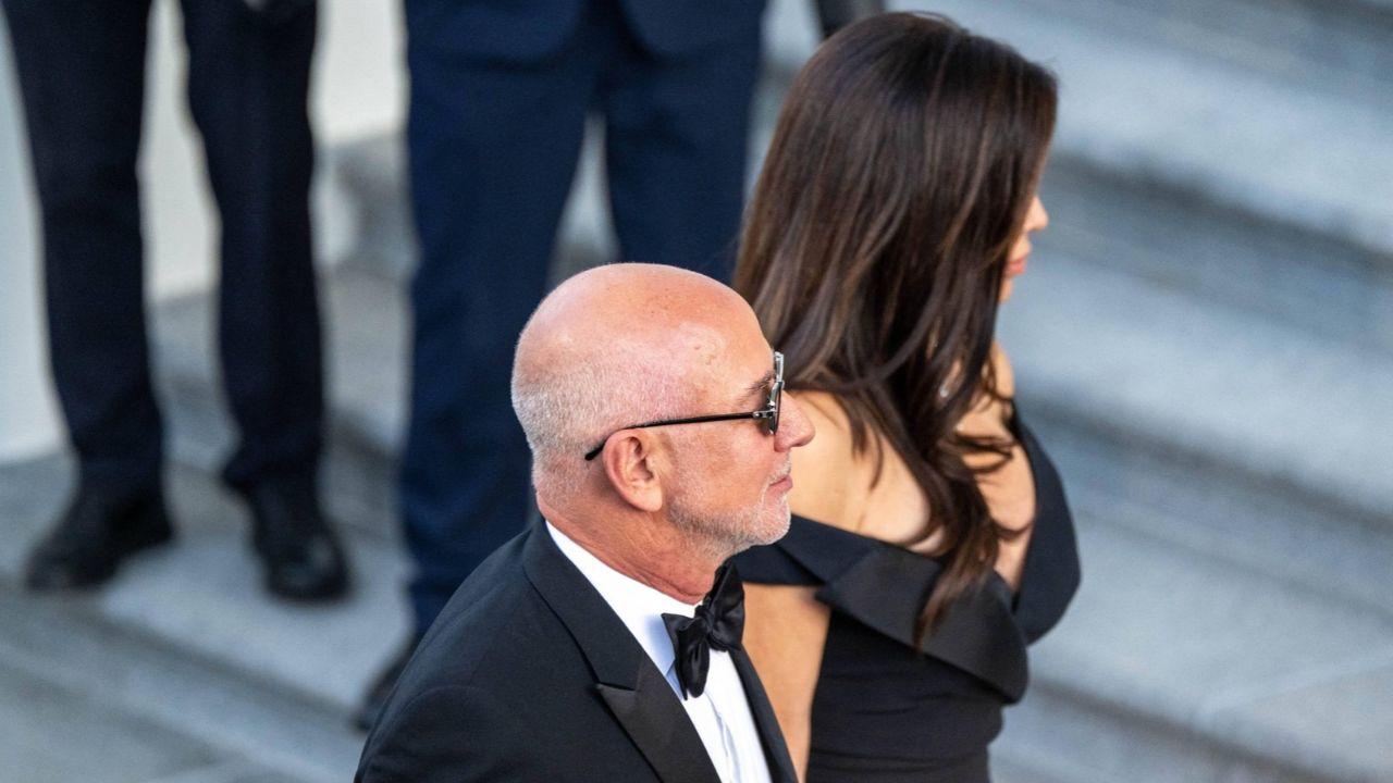 A photo of Jeff Bezos and Lauren Sánchez