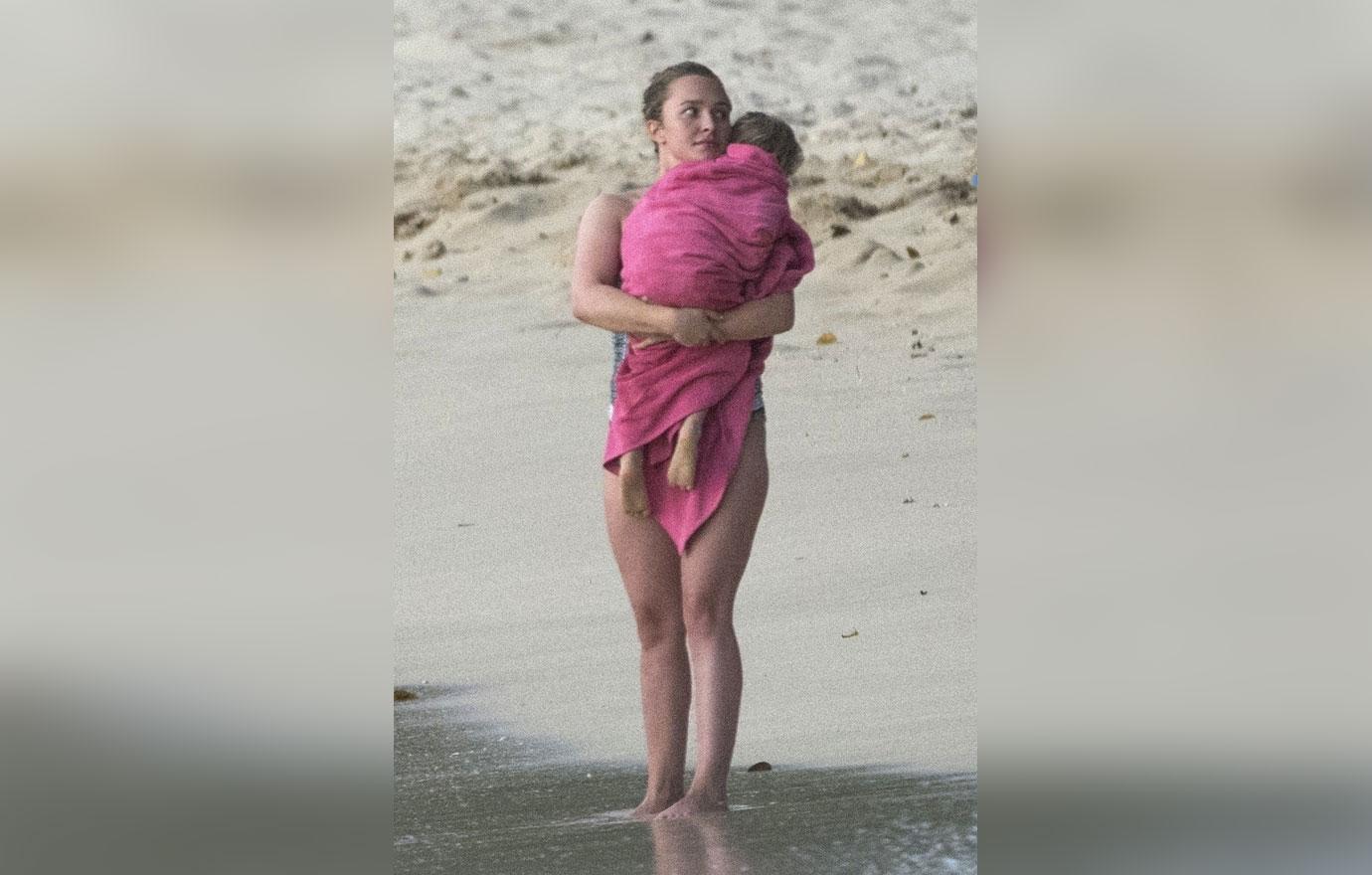 //Hayden Panettiere post rehab family vacation