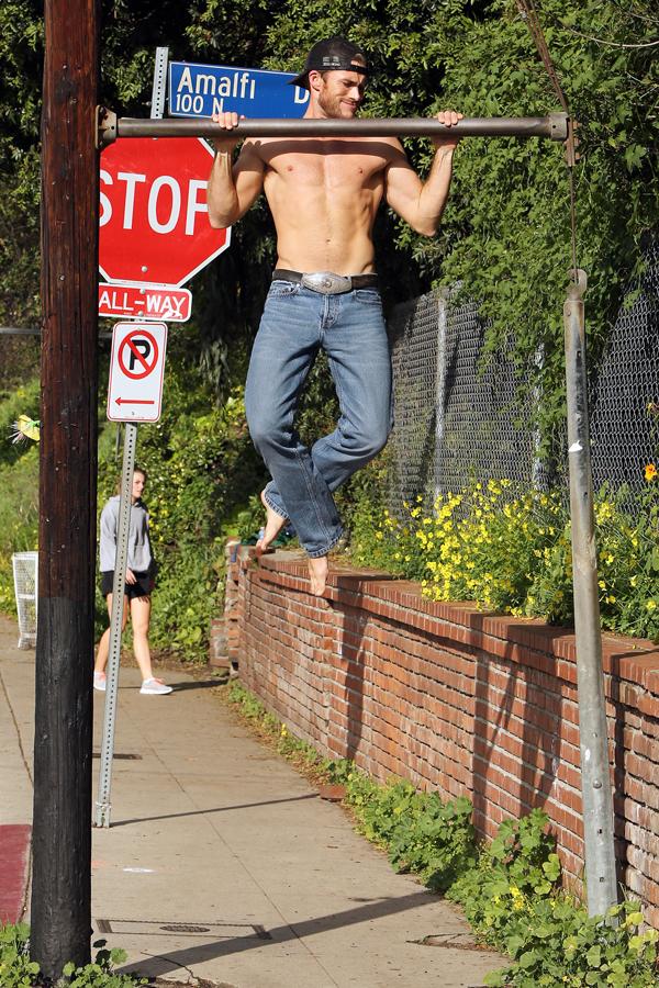 //scott eastwood exercises shirtless