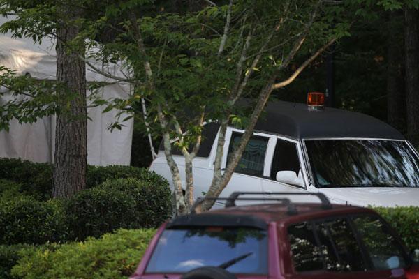 //bobbi kristina brown hearse funeral home vehicle hospice photos