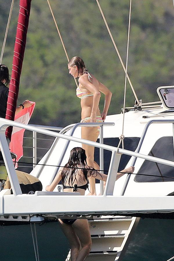 Taylor Swift Bikini Hawaii Vacation