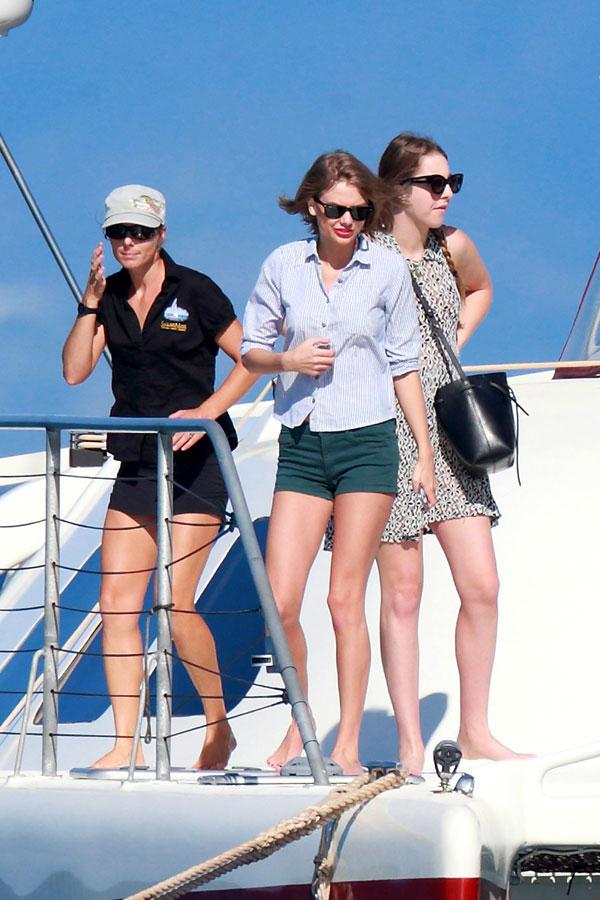Taylor Swift Bikini Hawaii Vacation